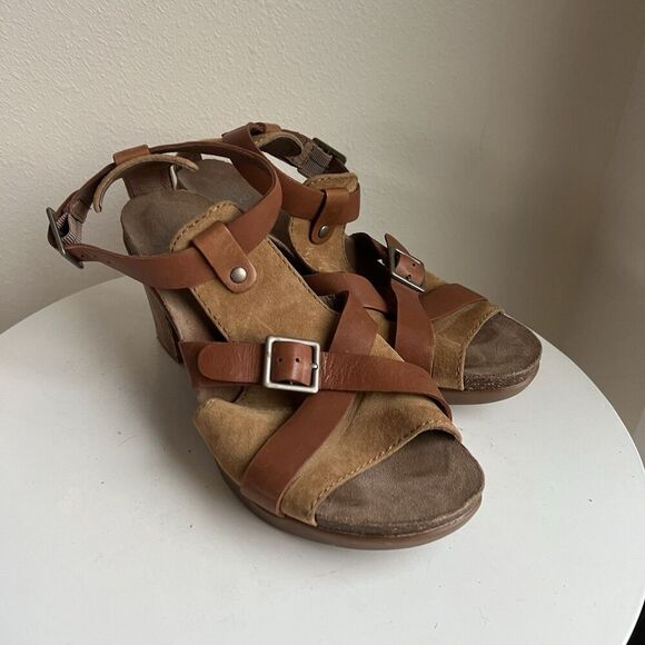 Dansko Dominique Block Heel Sandals sz 39 Brown Suede Strappy Buckle - Picture 1 of 9